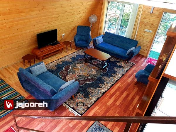 کلبه چوبی رو به رودخانه در اسالم