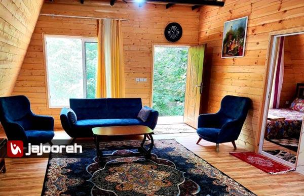 کلبه چوبی رو به رودخانه در اسالم